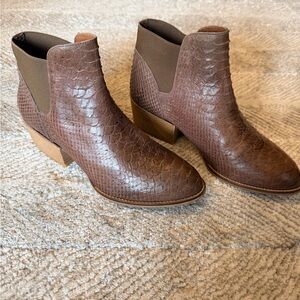 Jonak Paris Elegant Brown Textured Ankle Booties